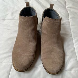 Toms tan suede booties sz 8.5